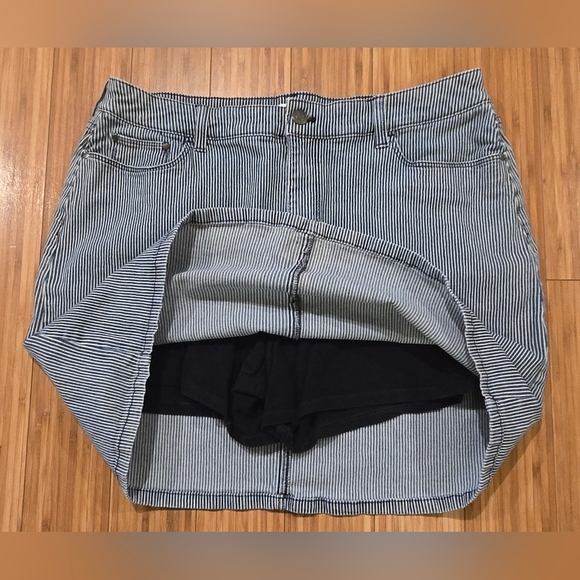 Croft & Barrow Classic Blue Striped Jean Skirt - Picture 6 of 8